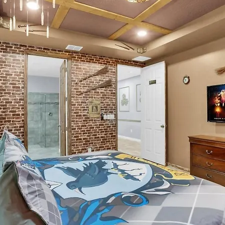 7Bd No Carpet Home With Pool Spa Bbq And Game Room